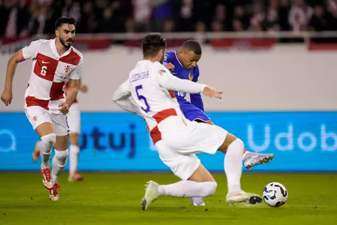 كرواتيا تضرب فرنسا بثنائية نظيفة وتقترب من نصف نهائي دوري الأمم (فيديو)